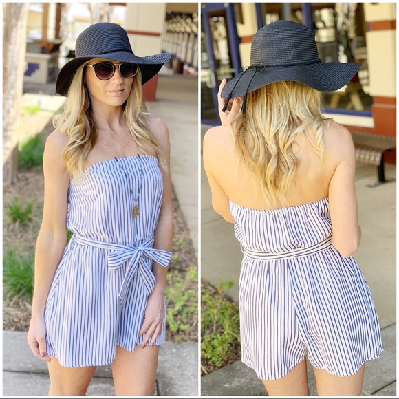 ✨LAST ONE✨Black and white striped romper with tie - Picture 2 of 4